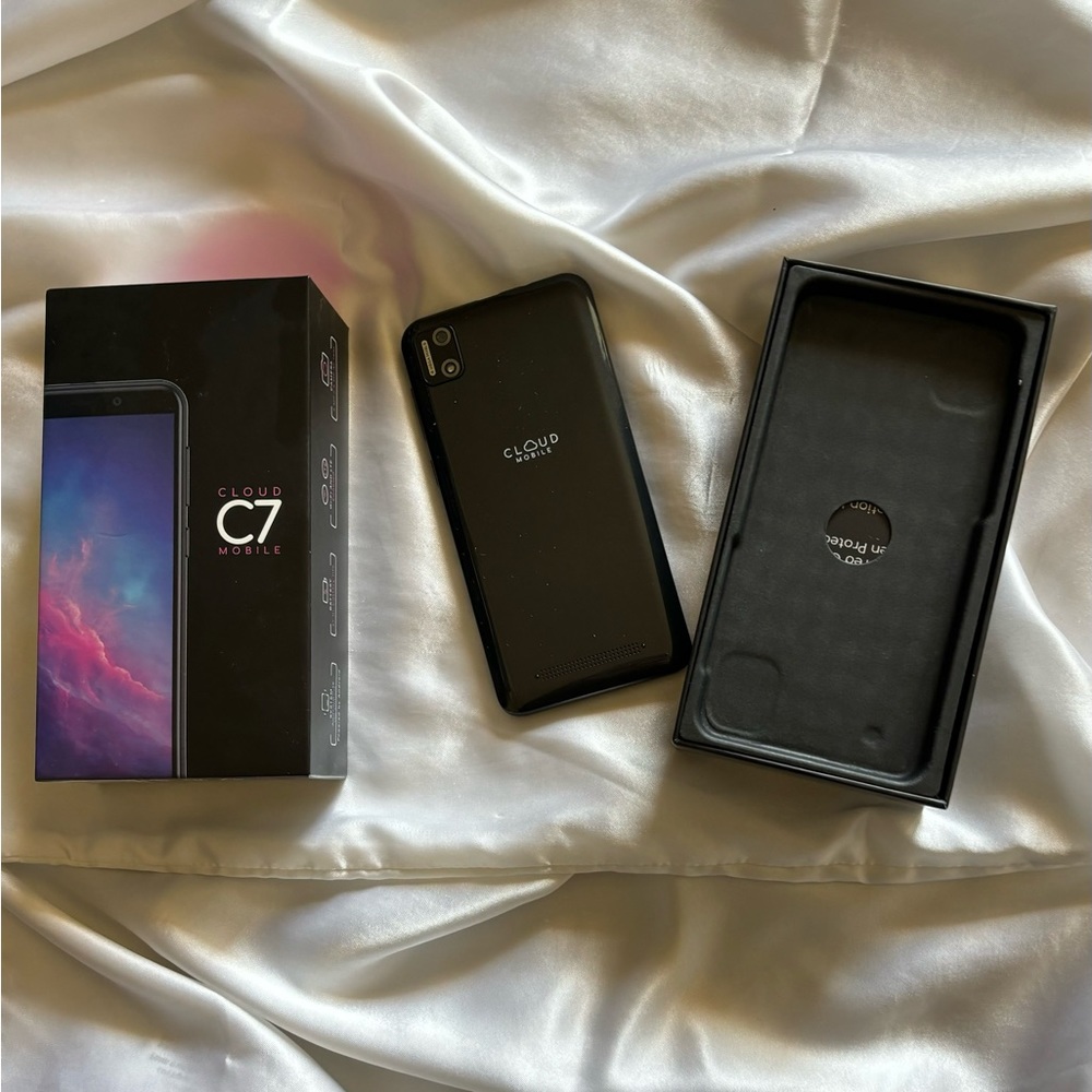 Another CLOUD C7 MOBILE 
New and never been used with no provider
